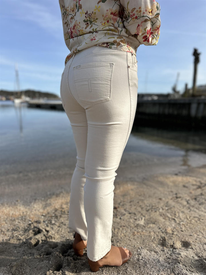 Malena F 7272 Megalia