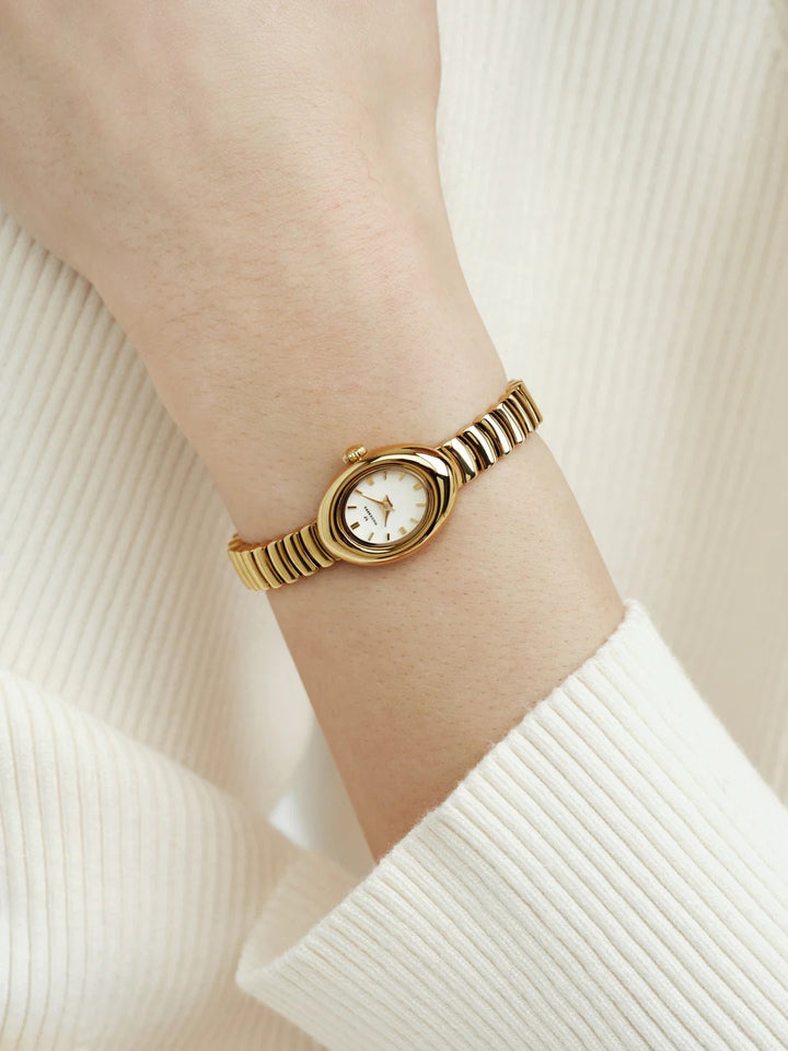 Belle Oval Petite Gold 18x26