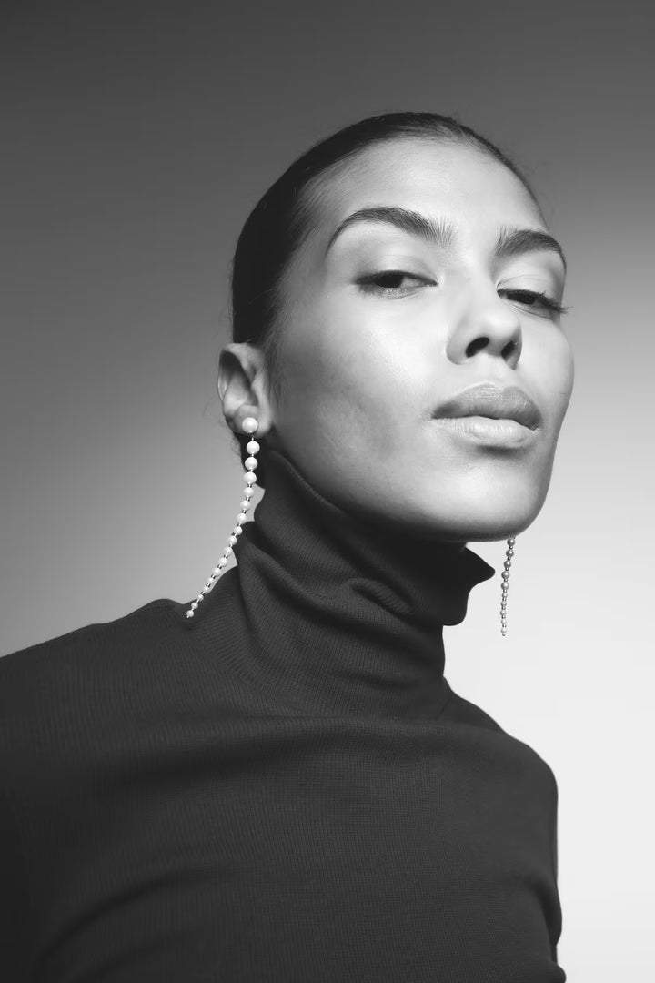 The Long Pearl Earrings