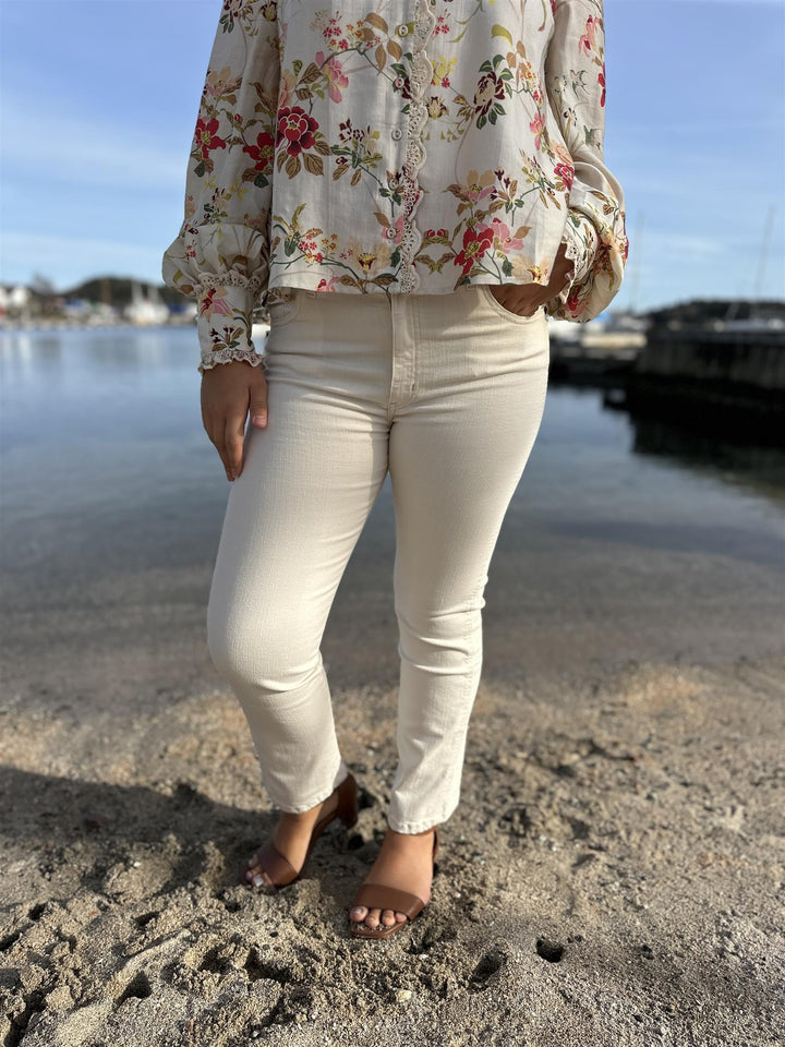 Malena F 7272 Megalia