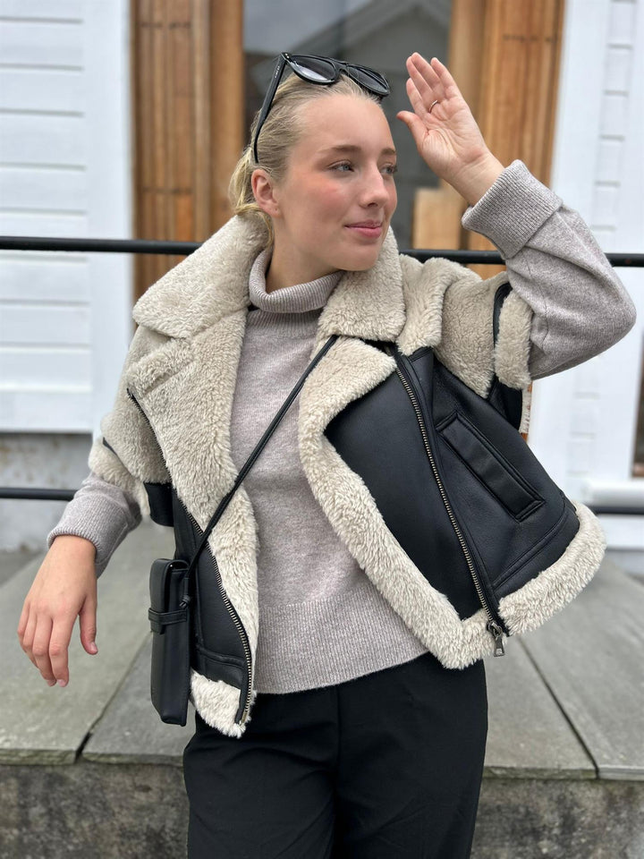 Short Coat Black/Biscuit