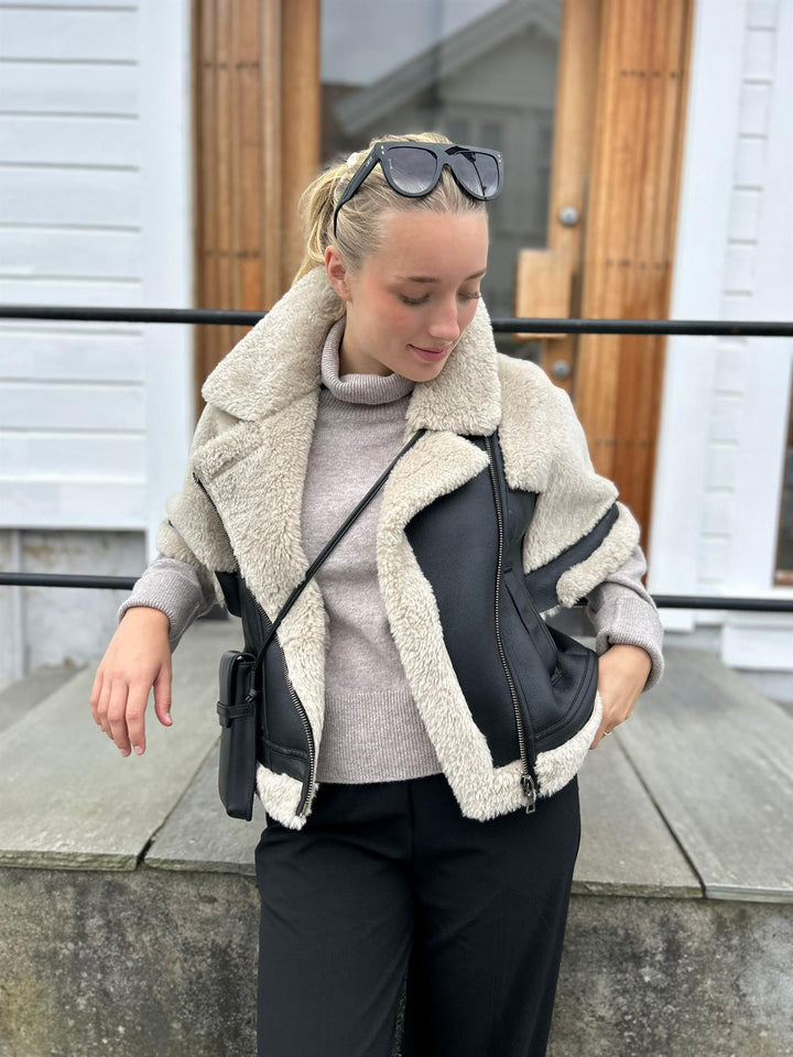 Short Coat Black/Biscuit