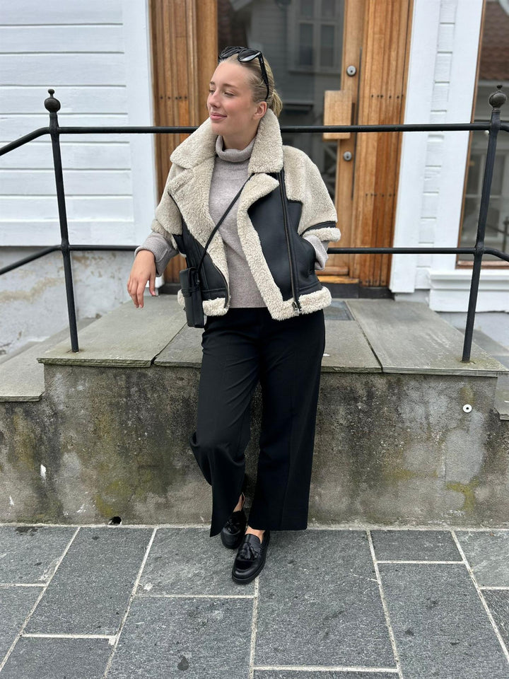 Short Coat Black/Biscuit