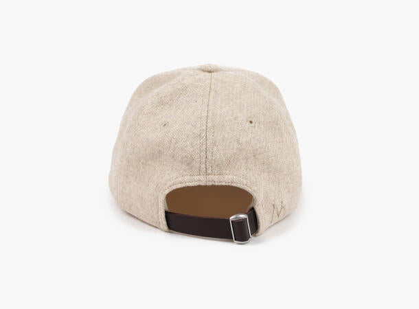 Synne Ullcaps med Skinnrem