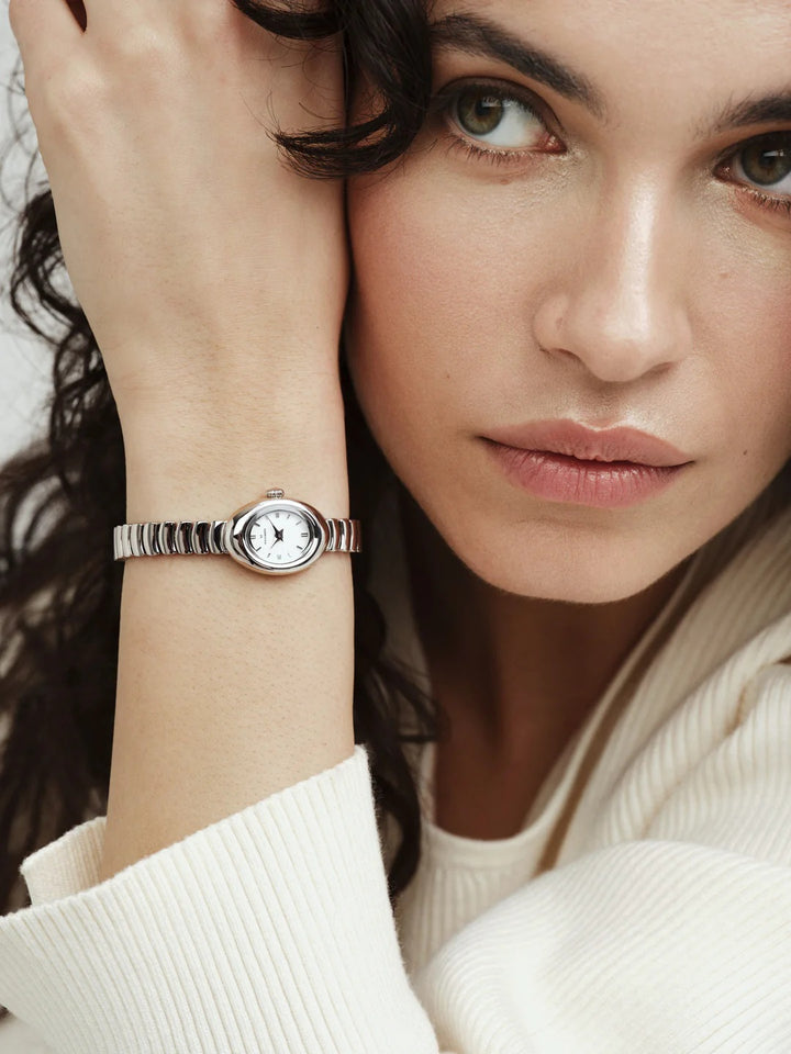 Belle Oval Petite Silver 18x26