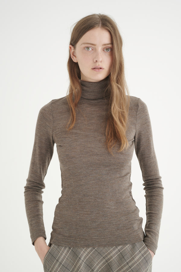 Fang høyhalset ullgenser