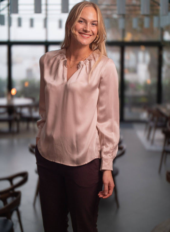 Silke Bluse m/ folder