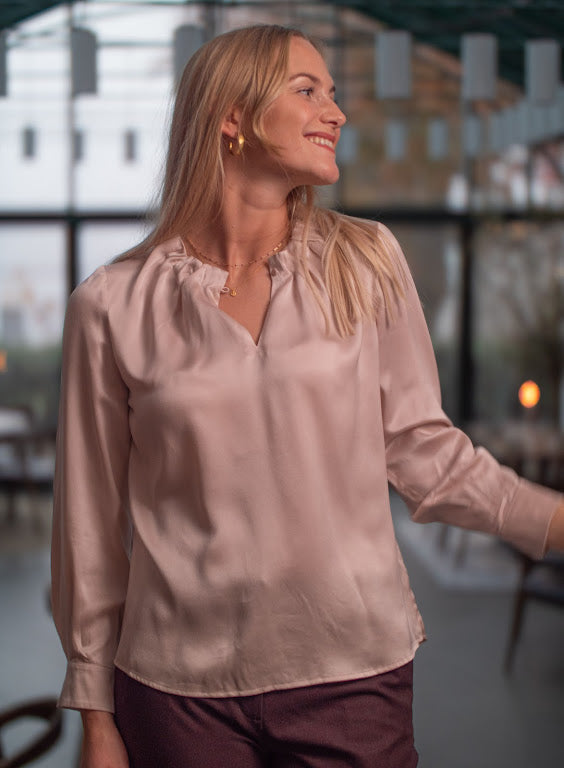 Silke Bluse m/ folder