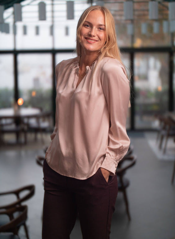 Silke Bluse m/ folder
