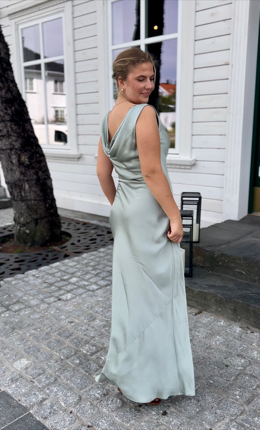Elegante/ensfargede kjoler