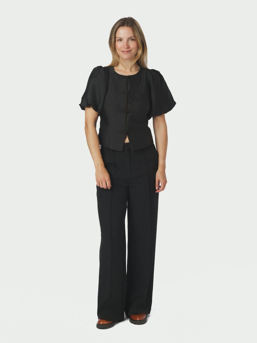 Anela mandarin dull saltin blouse black