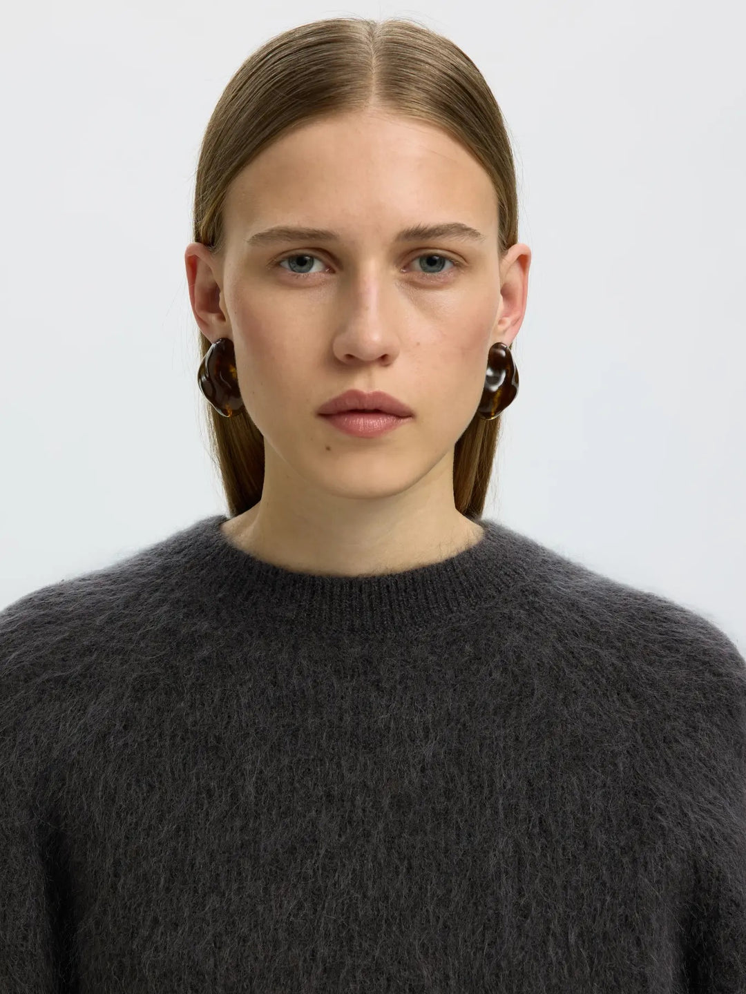 Mira knit short o-neck asphalt