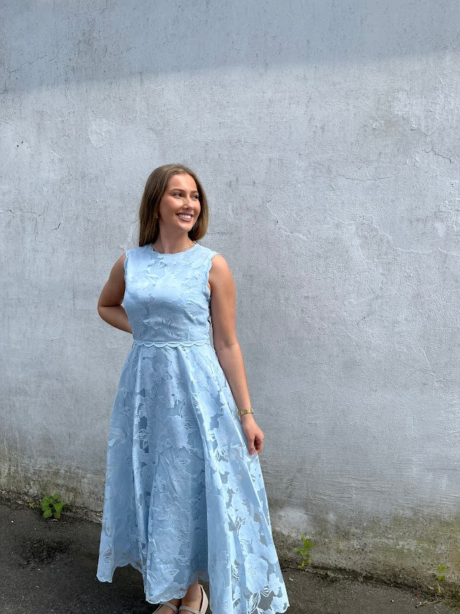 Elin round neck lace midi dress sky