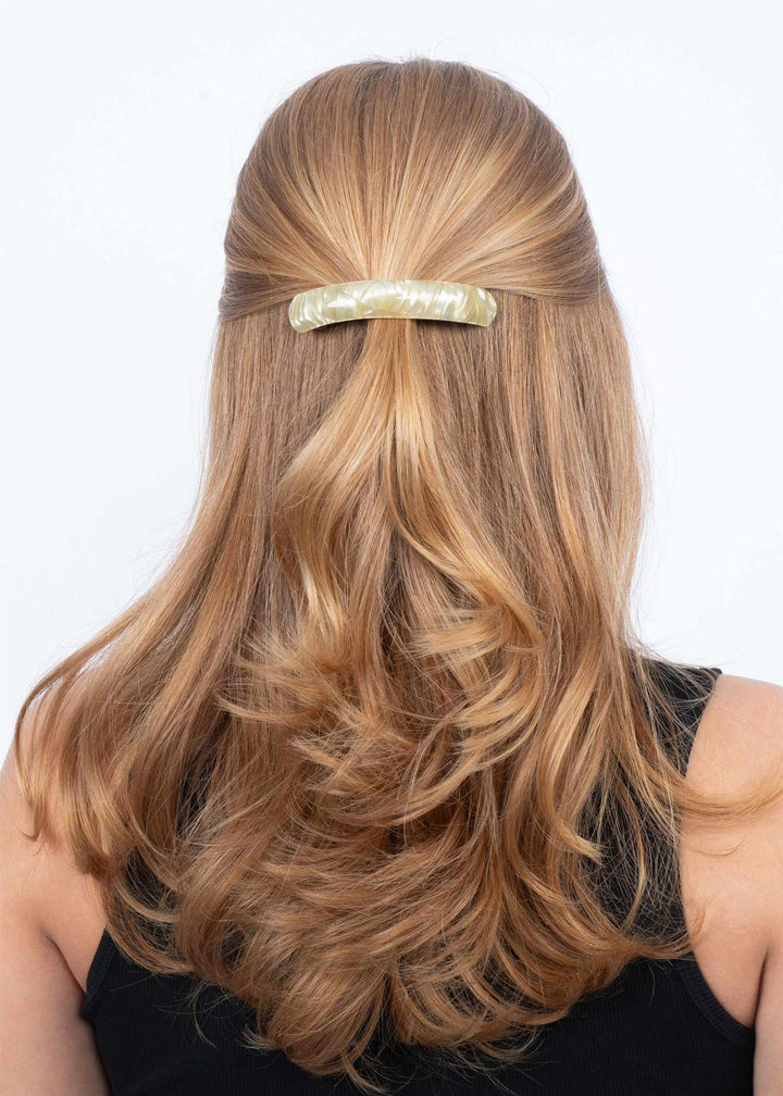 Curved soft serve clip