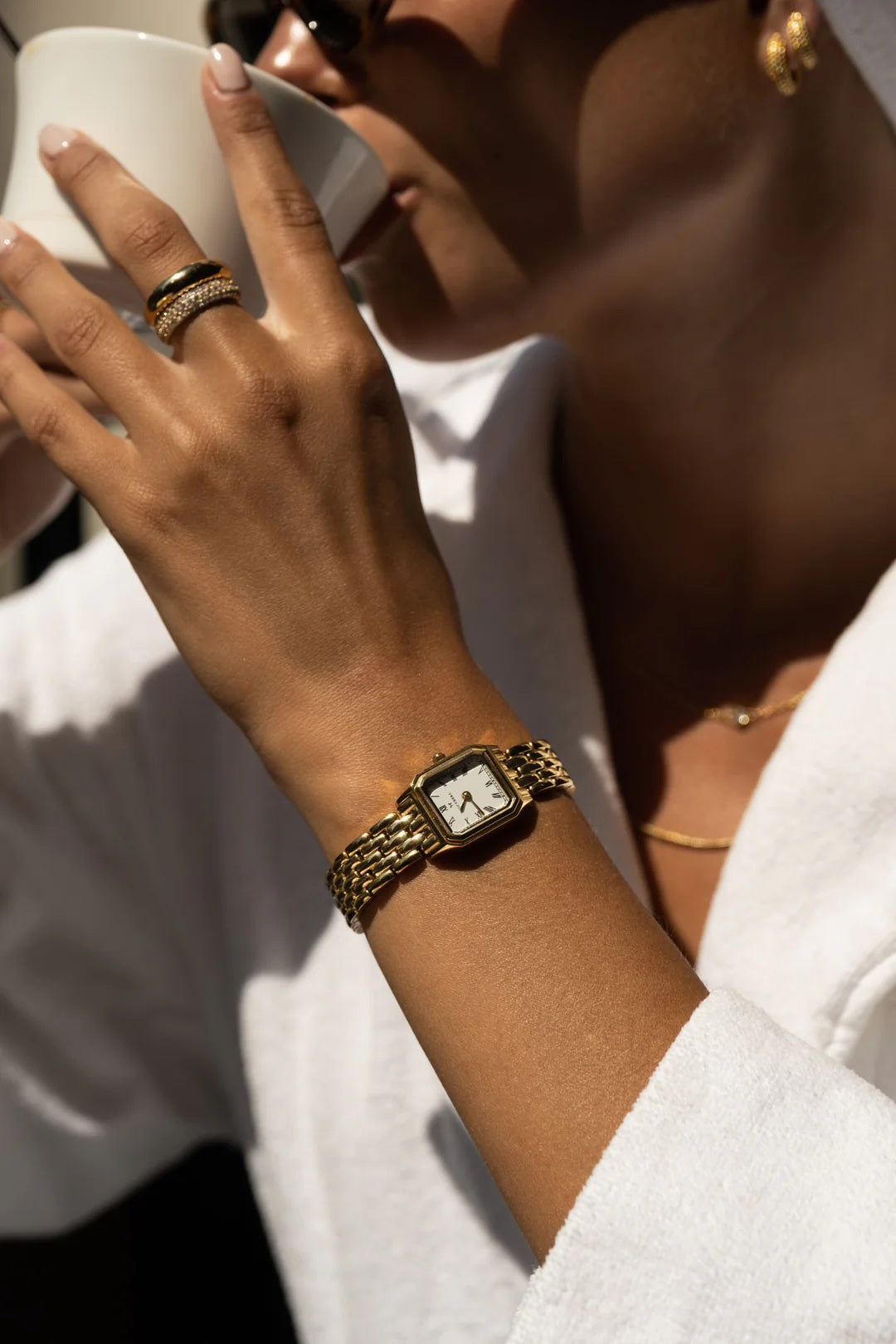 Classic Square Gullfarget Stål / Hvit