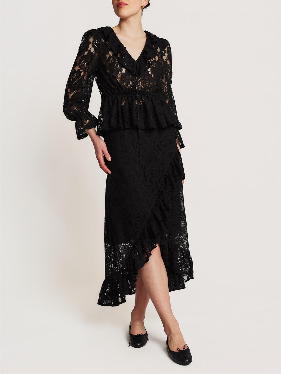 Lace flounce top black