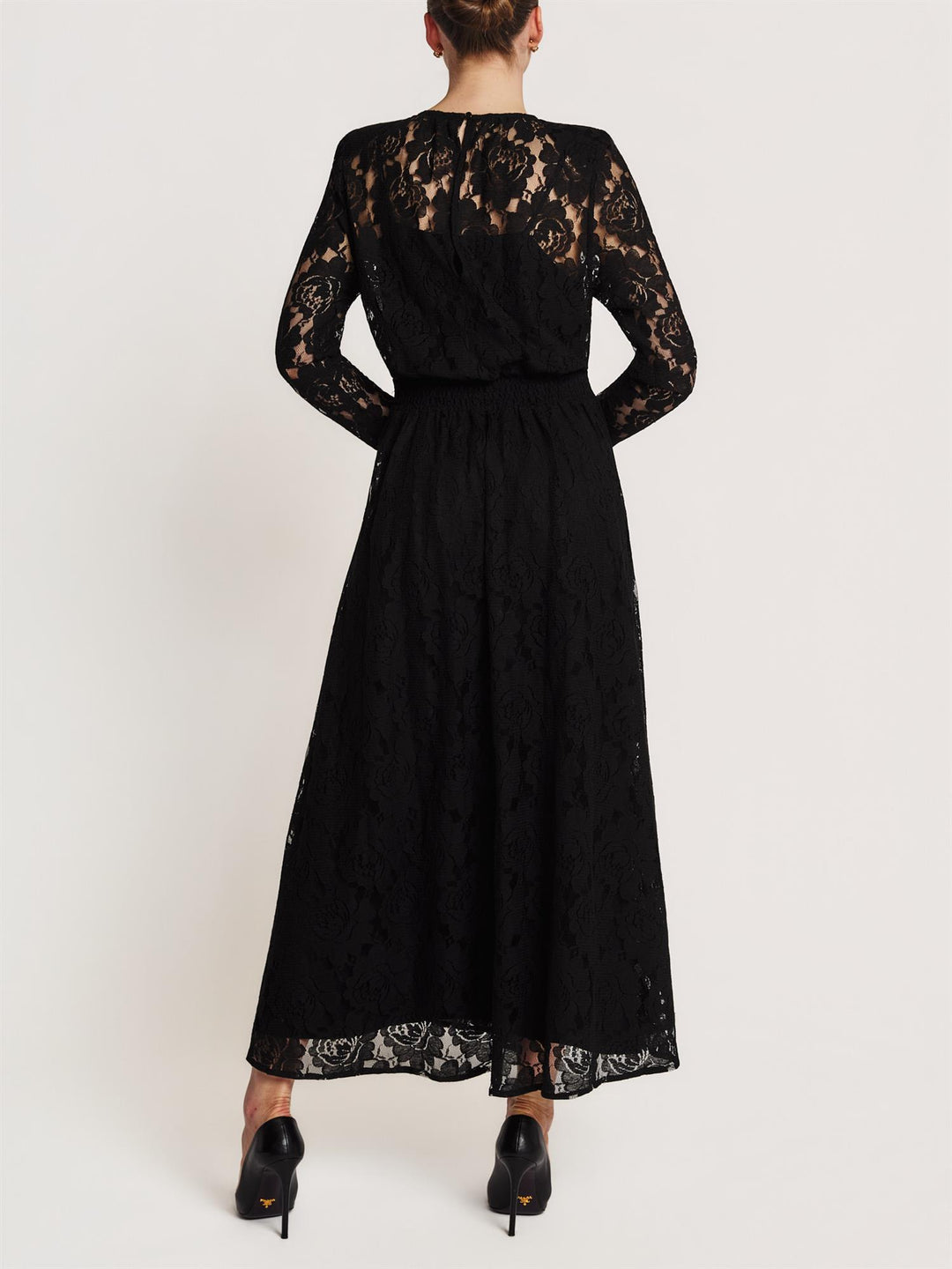 Lace gown black