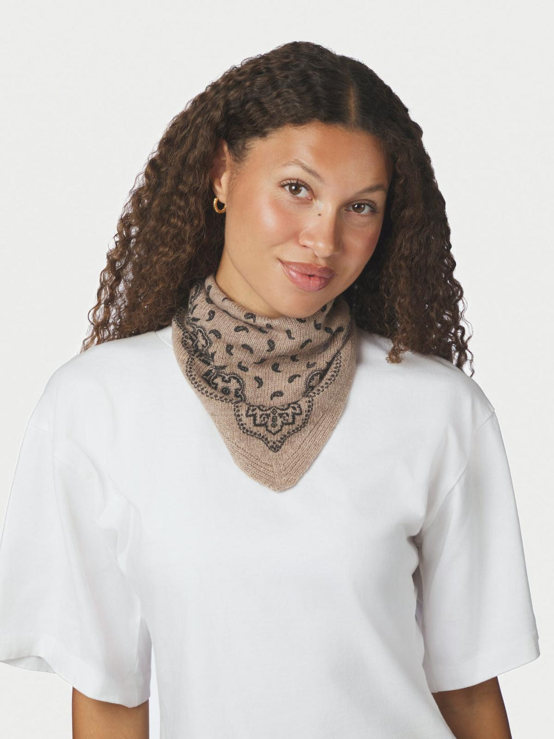 Ariya paisley knit scarf beige