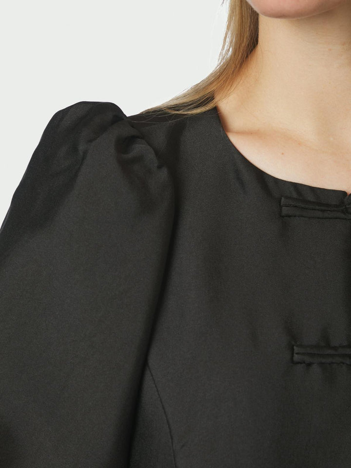 Anela mandarin dull saltin blouse black