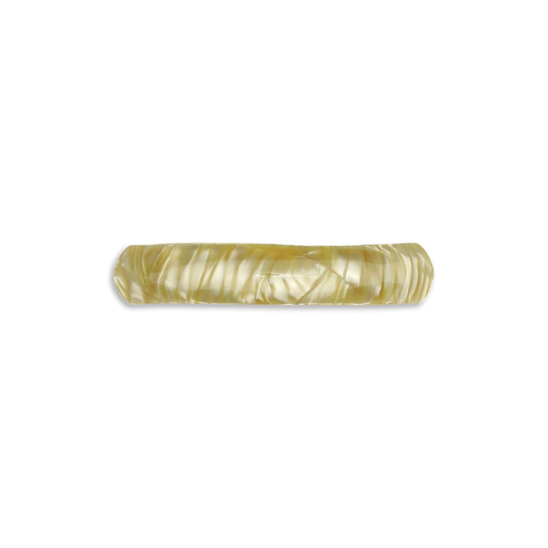 Curved soft serve clip