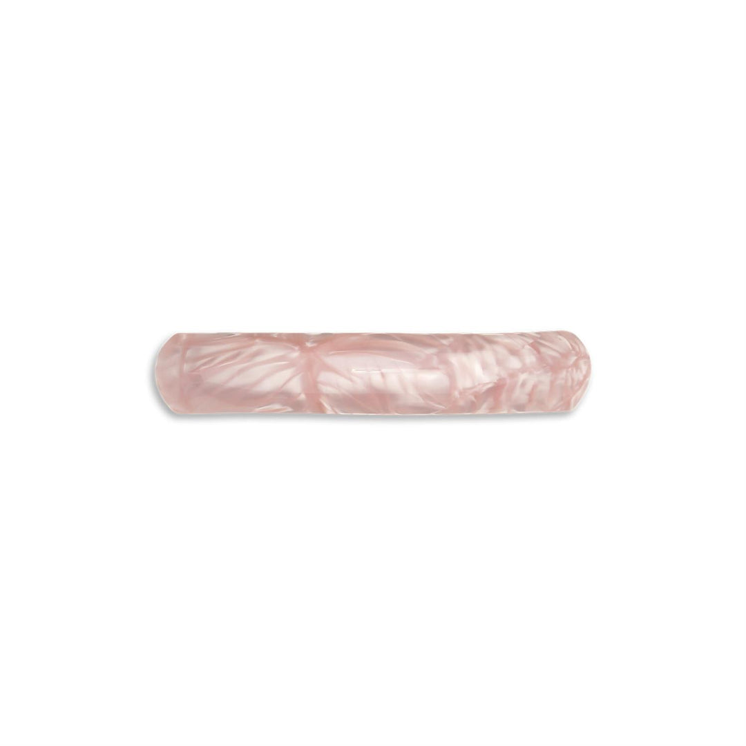 Curved soft serve clip