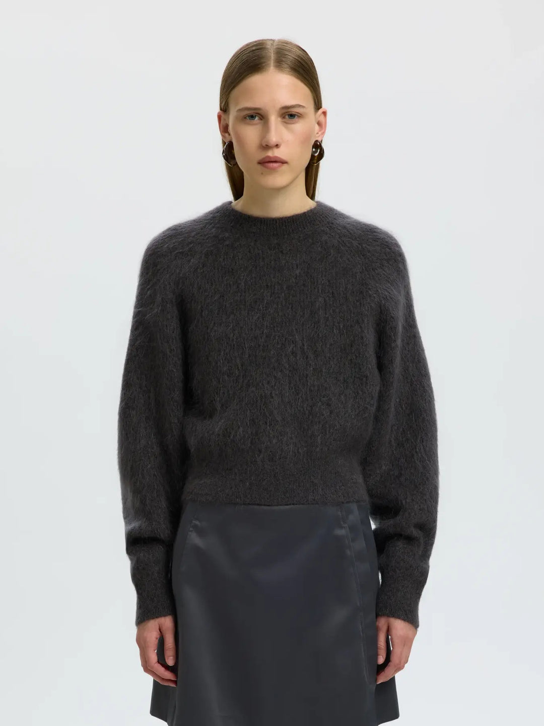 Mira knit short o-neck asphalt