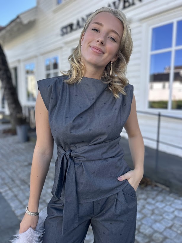 Saga Pleat Top