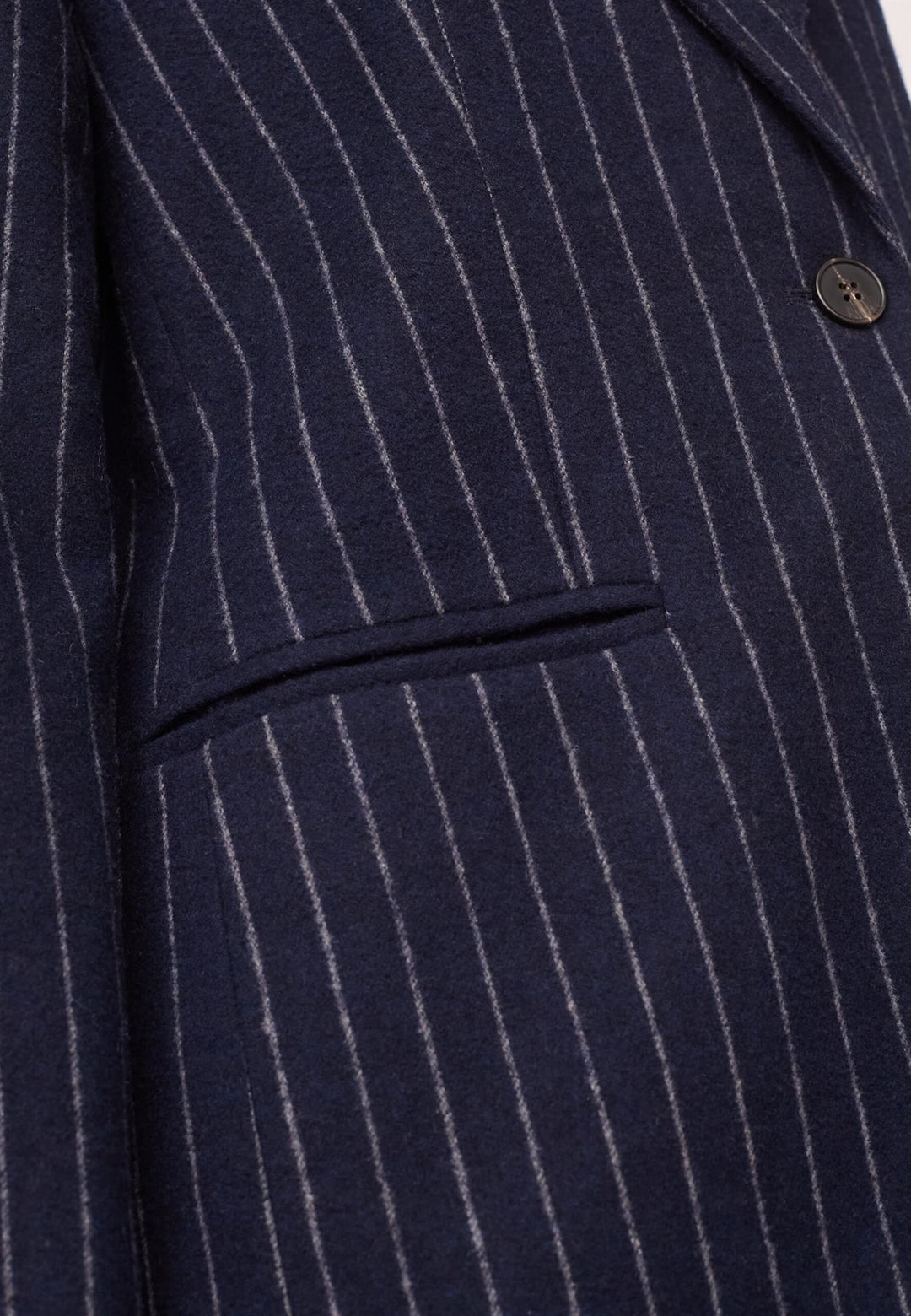Naida pin power blazer