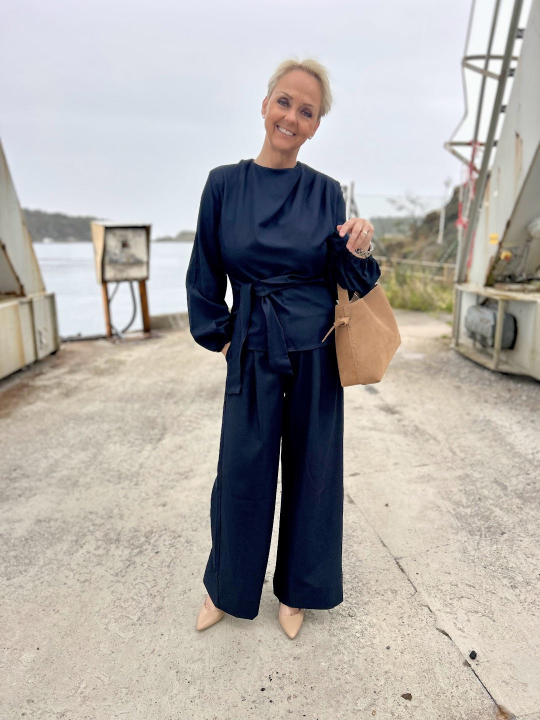 Luna pleat pant navy