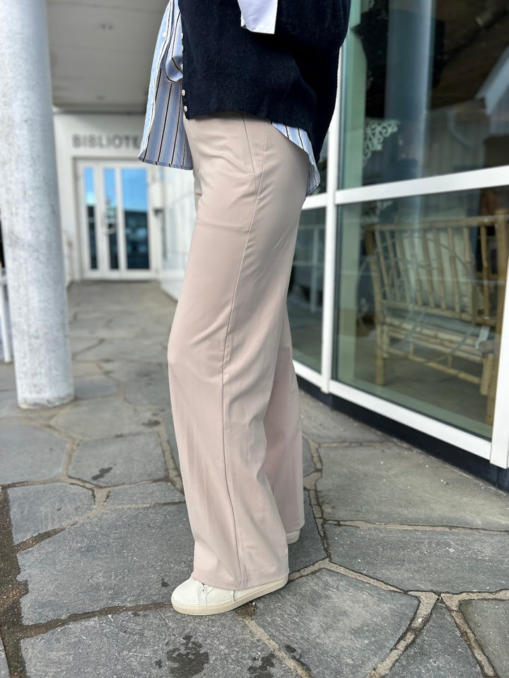 Asana Relaxed Straight Pant
