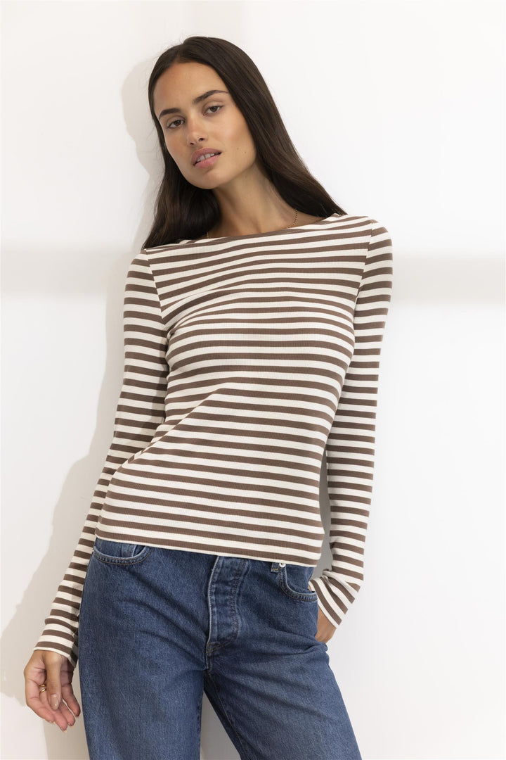 petronella rib boatneck brown stripe