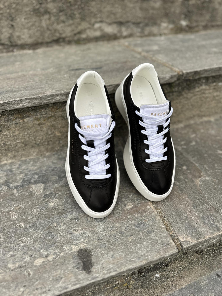 Saga suede