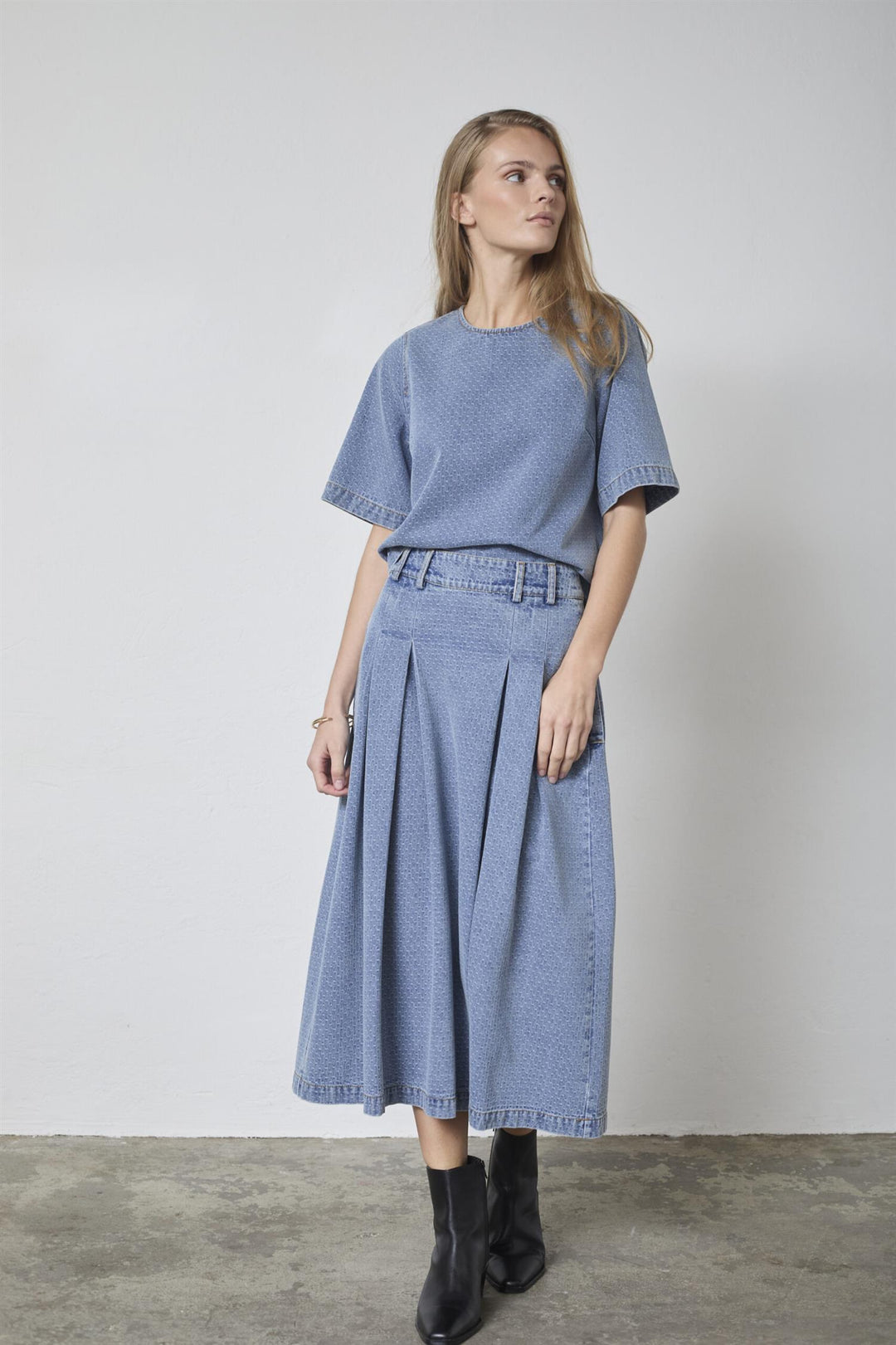 Lova Anya Pleat Skirt