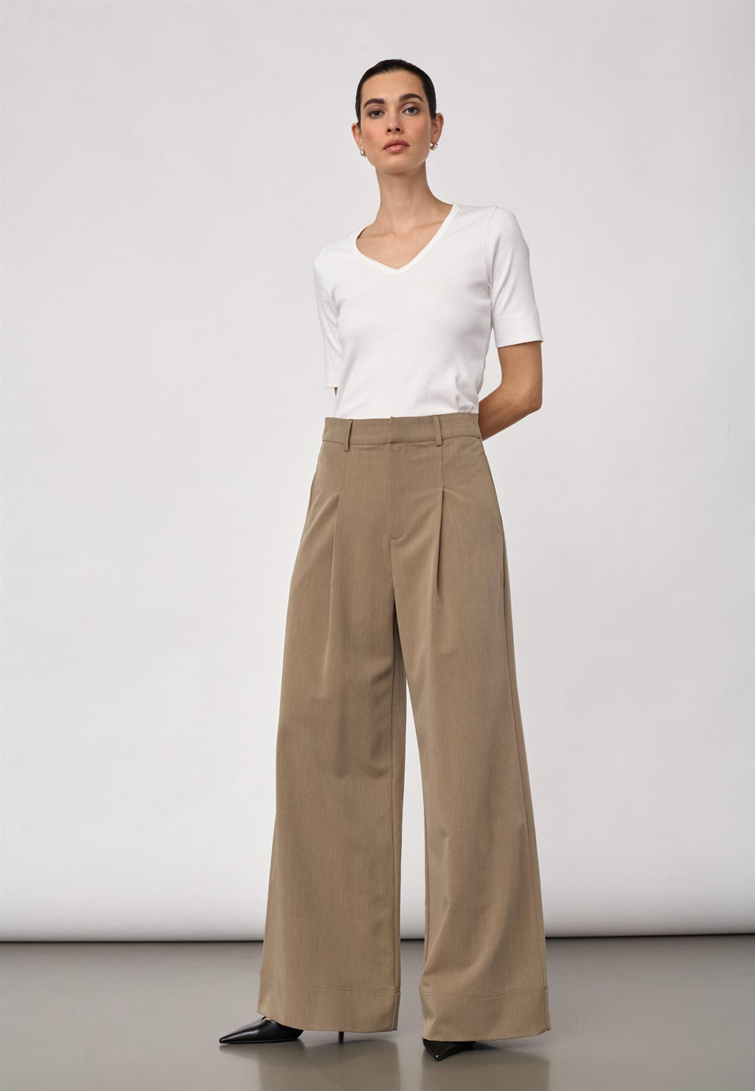 Melva pleat pant faded khaki