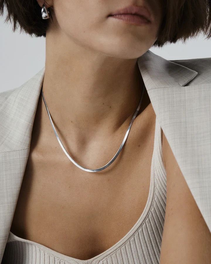 Thin snake necklace silver