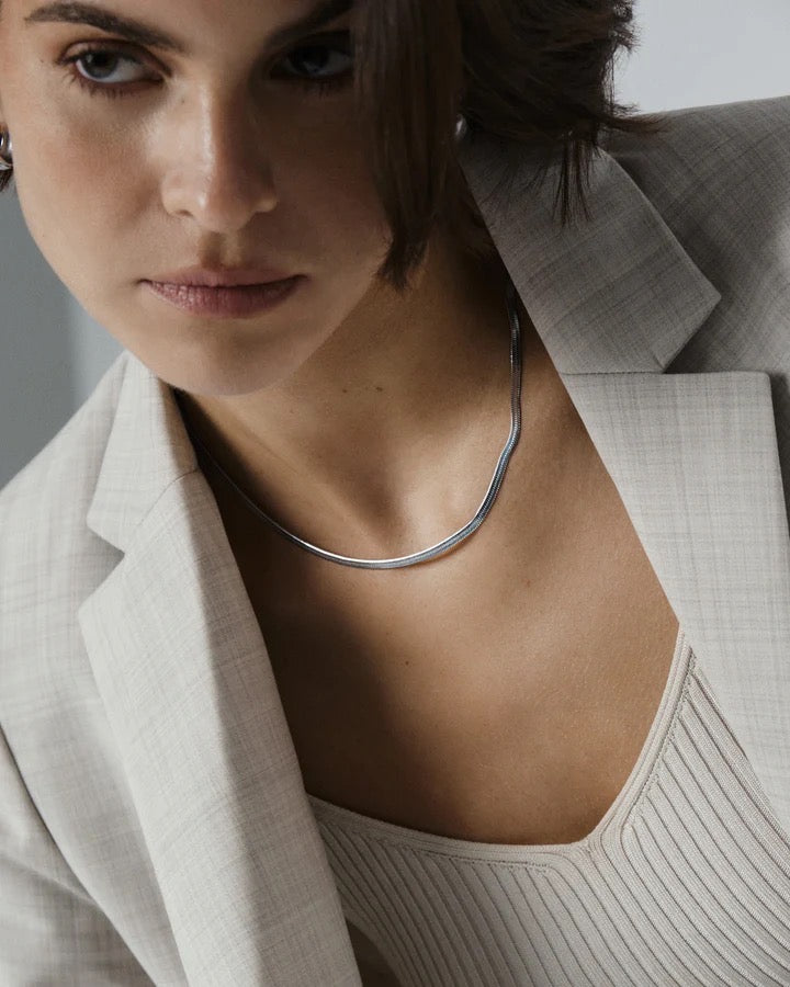 Thin snake necklace silver