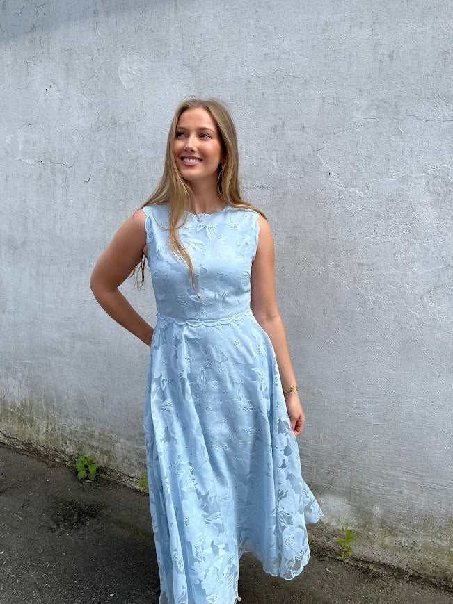 Elin round neck lace midi dress sky