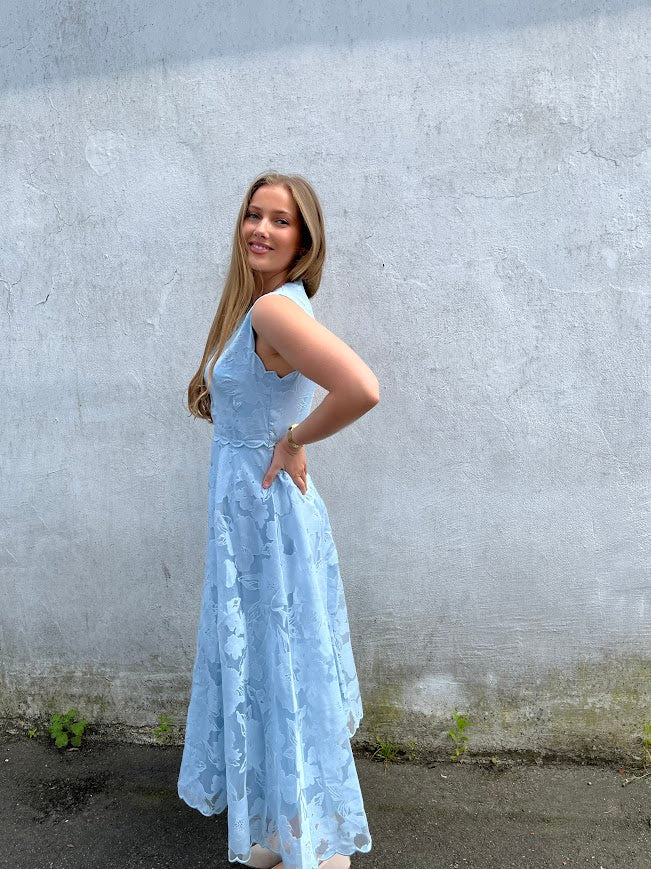 Elin round neck lace midi dress sky