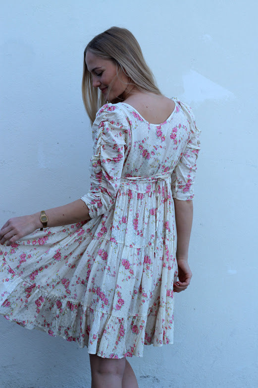 Delicate tieband kjole