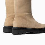 Hug Boots Suede