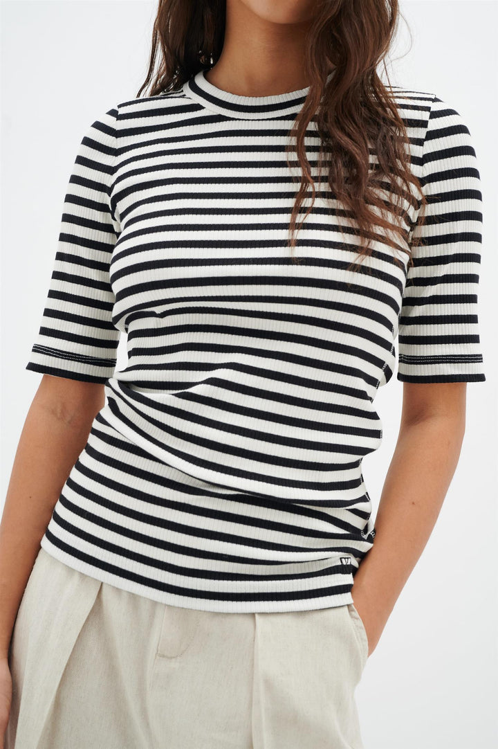 Dagna Striped T-skjorte