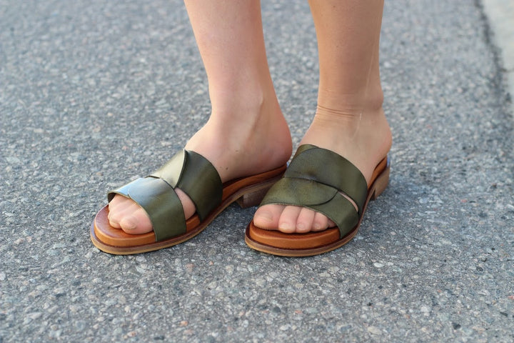 Riley sandal