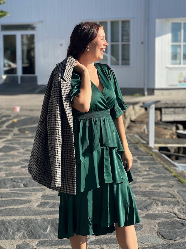 Joy Dress Solid W Tiered