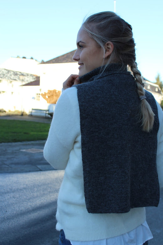 Elisha knit bib hals