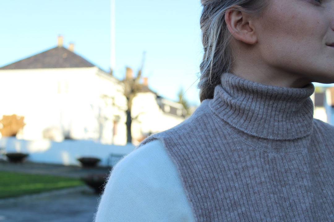 Elisha knit bib hals