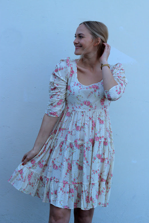 Delicate tieband kjole