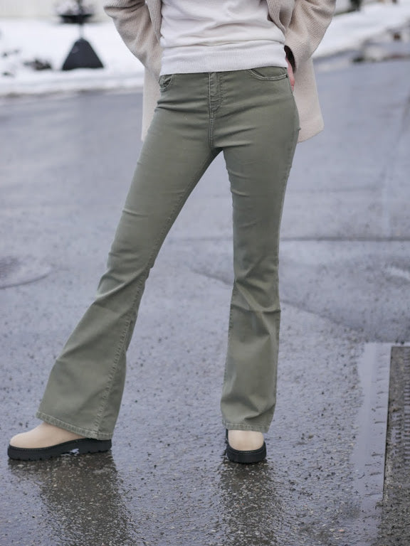 Raval 16 Megalia Shot