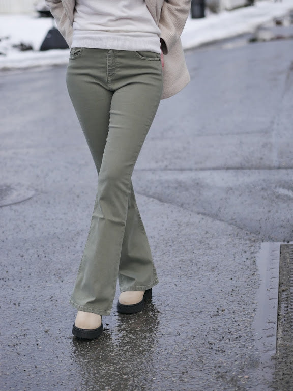 Raval 16 Megalia Shot