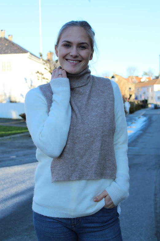 Elisha knit bib hals